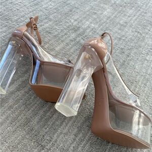 Brand new Valentino platform pump heel never worn size 7